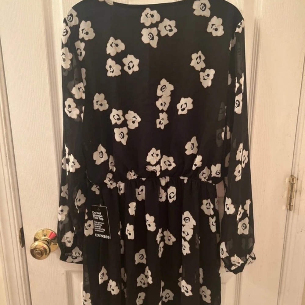 Express Monochrome Floral Long Sleeve Dress - Picture 2 of 4